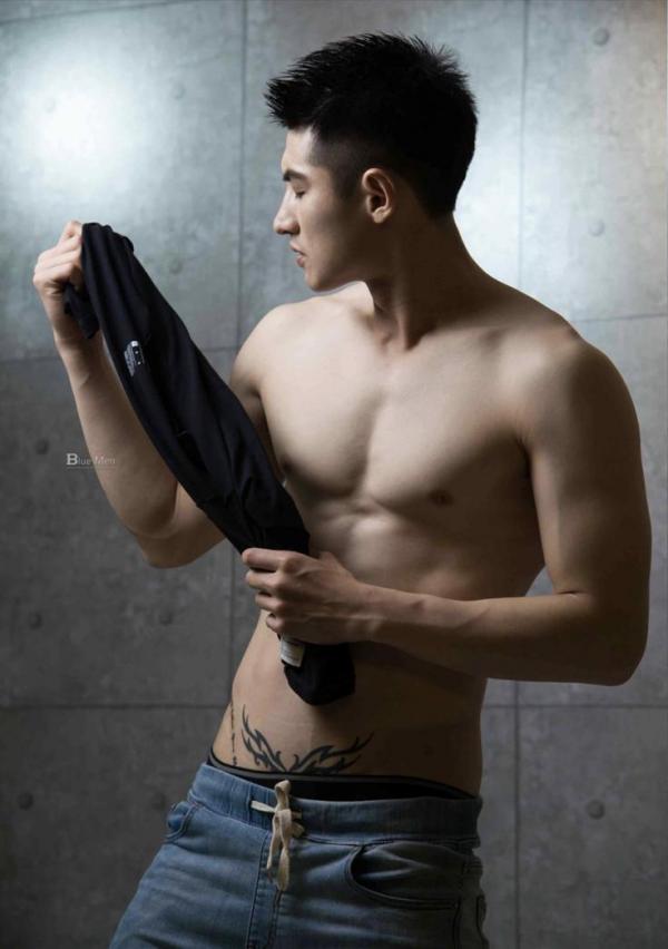 VIRILE-No.02-ebook--bts-video